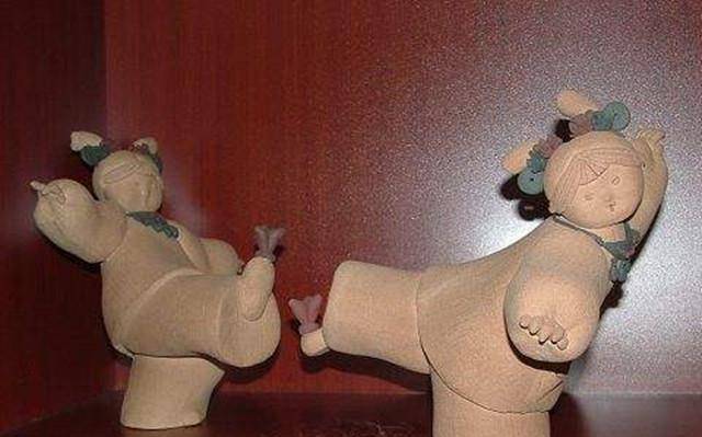 原创生命的蝴蝶替代蹴鞠成为古代大众性运动项目踢毽子