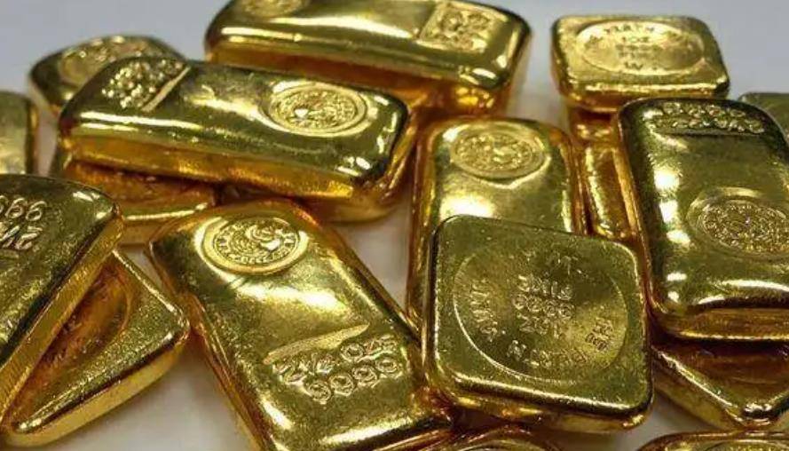 80年代一农民砍柴发现藏金洞携2块金砖到银行兑换却当场被抓