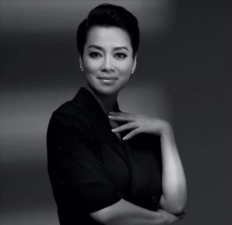 原创歌坛大姐大毛阿敏倒追百亿富豪半年今丈夫猝死留万亿资产