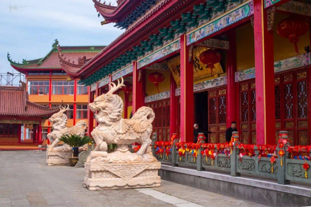 原创上虞秀峰寺的建筑群堪称雄伟壮观配色却极其鲜艳令人叹为观止