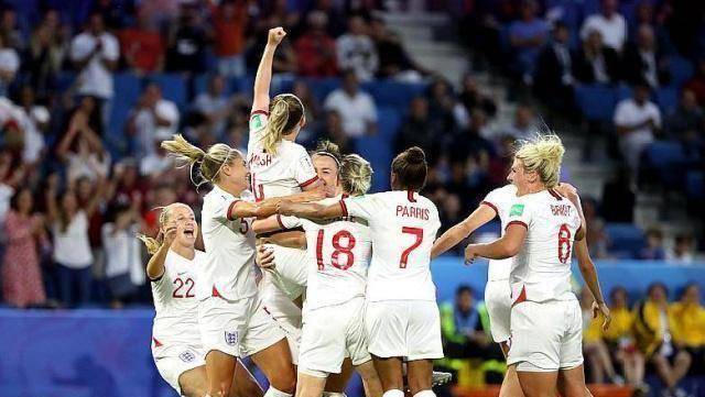 8-斯科特,10-弗兰-科比,11-达根,12-斯托克斯,18-艾伦-怀特挪威女足