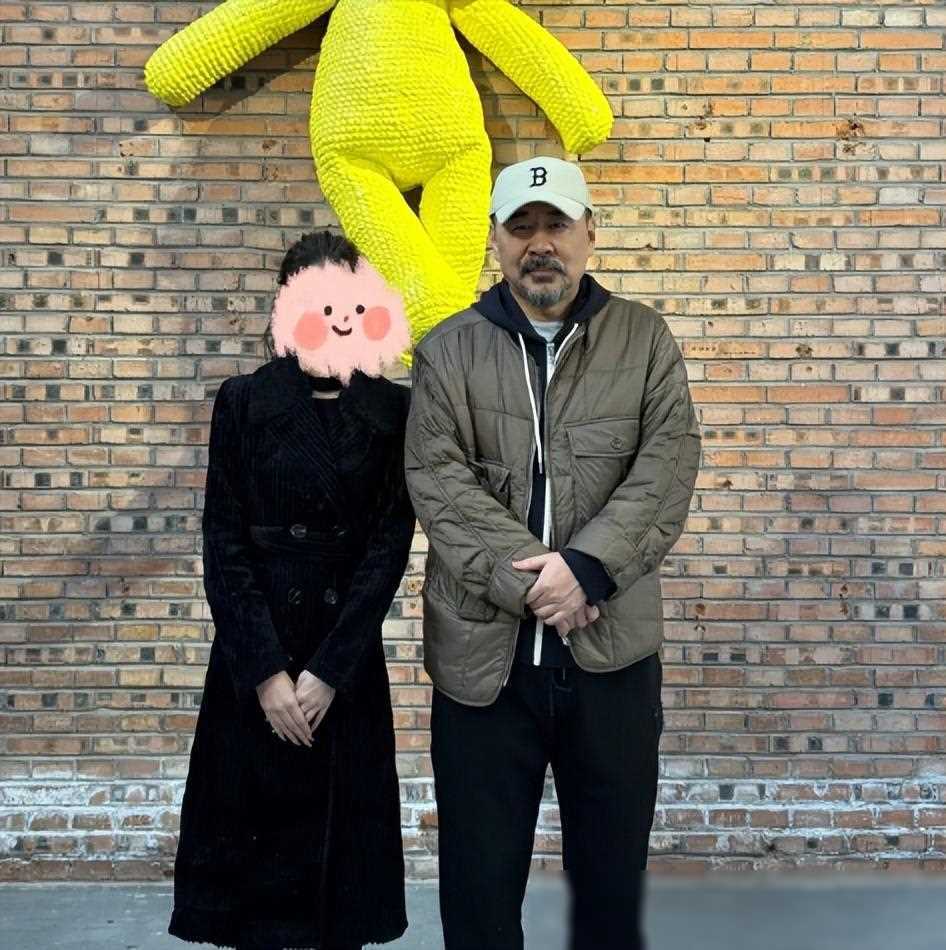 偶遇陈建斌蒋勤勤带小儿子看展5岁儿子露正脸模样跟爸爸很像