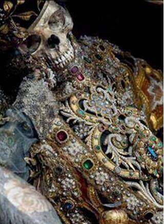 这位帝王生前无限风光死后差点成无头鬼