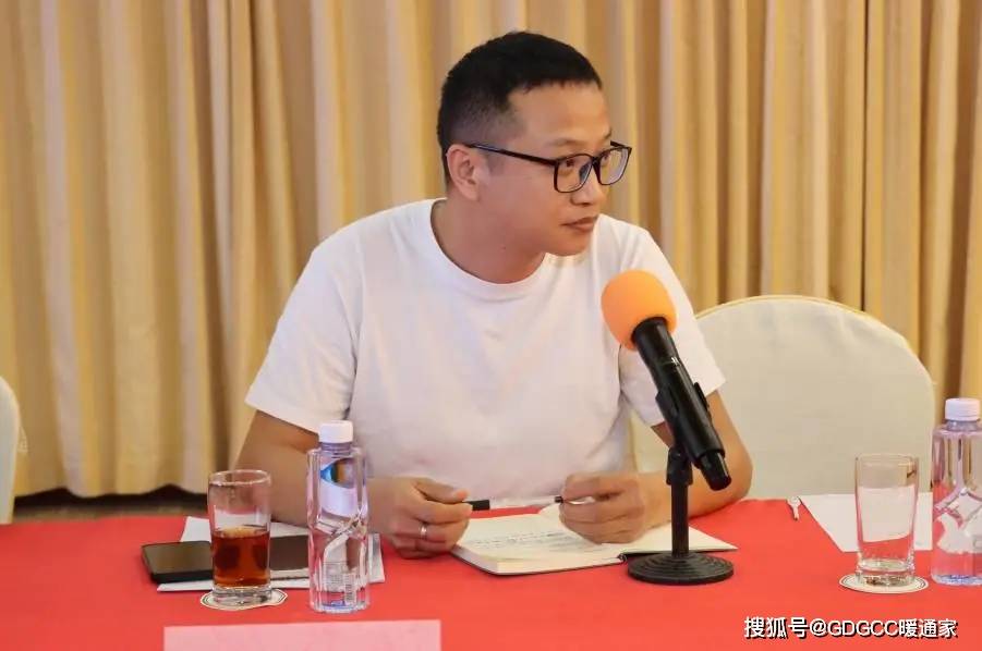 谢威张全林时雨泽杨春罗涛胡朋飞苏其岩会议总结最后,邱总做会议总结