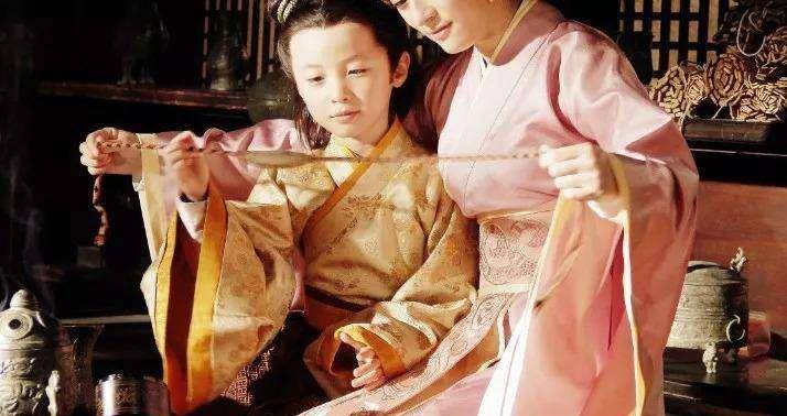 皇帝感叹中年无子,不料老太监立即下跪:您的儿子都6岁了_朱见深_万贞