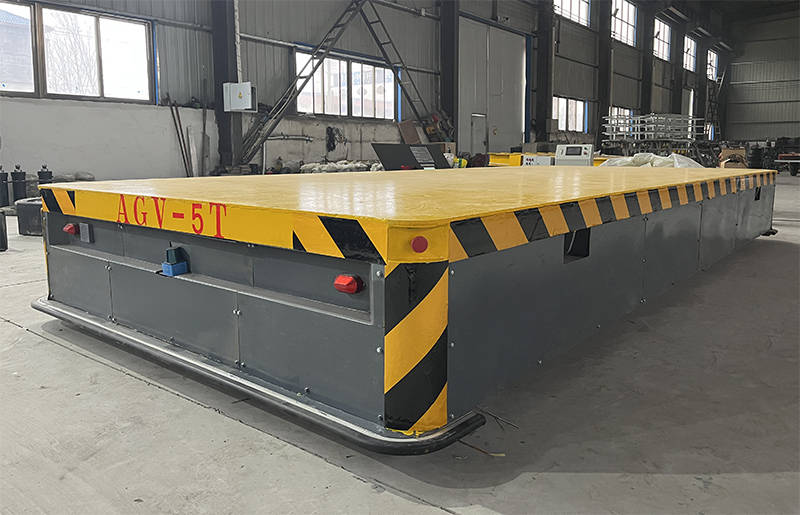 (4)宽敞载货空间:电动平板车车厢为平板式设计,空间利用率高,适用于