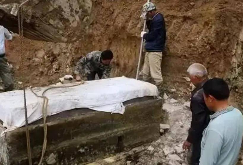 浙江开挖一座南宋古墓,60岁老人赶来阻止:这是我家祖坟_墓穴_赵伯_杨