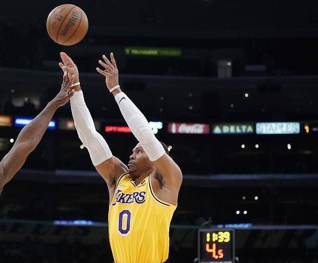 原创原创22分逆转湖人结束连胜浓眉2918威少2765送致命失误