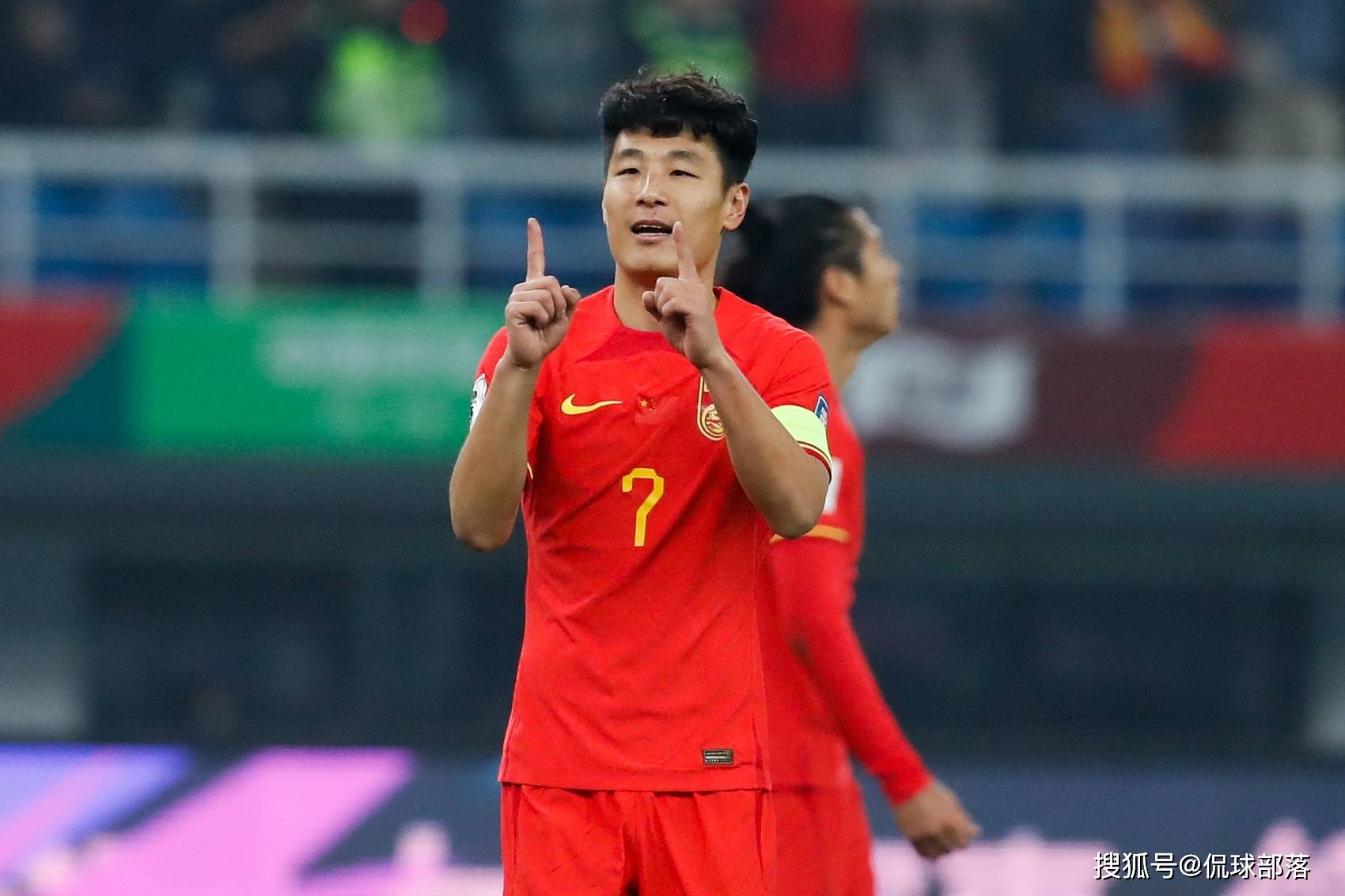 国足形势有变新帅迎3大喜讯1个难题郑智现场指挥一张图火了