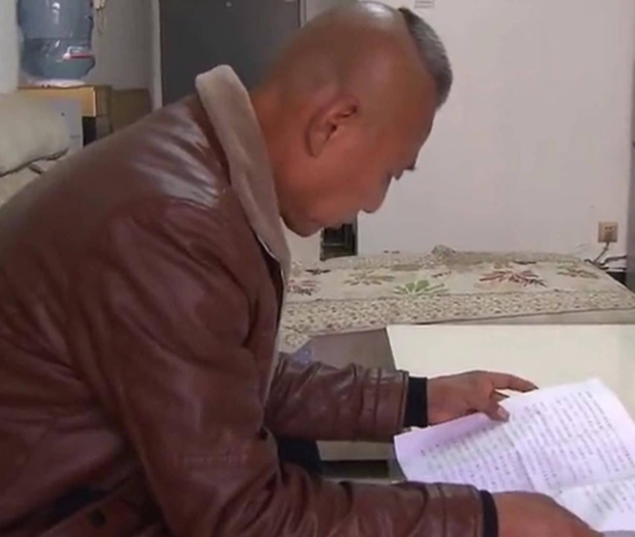 原创1992年女子结婚第二天气死公公消失22年后回来争夺丈夫拆迁款