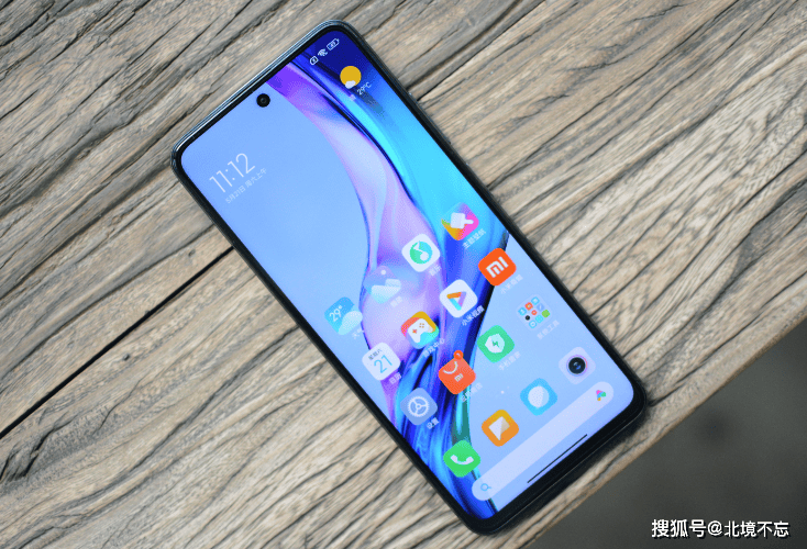 原创天玑8200神机降至1177元12gb256gb67w还有旗舰lcd屏幕