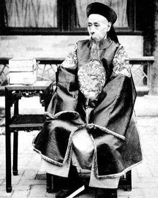 1885年,清廷设立海军衙门,他受命会同奕譞办理海军事务.