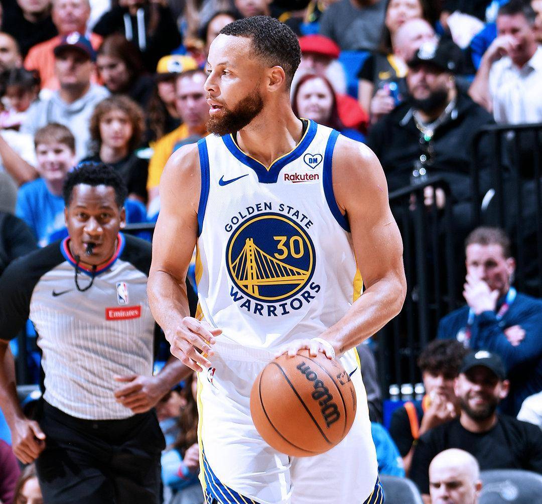 虽然库里遭遇了严防死守,但是nba最强辅助技能库有引力大招全开,直接