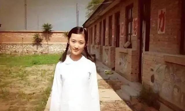 27岁的黄诗佳终于为自己的整容付出了代价