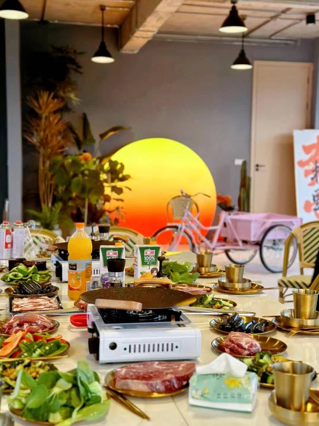 油菜花都开好了,烤肉下午茶这个营地好热闹_庄园_的花海_金色