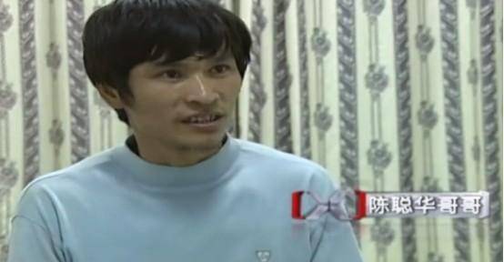 2007年,湖南小伙长相怪异如"猴人",爬行树林间智力仅2岁_陈聪_华的