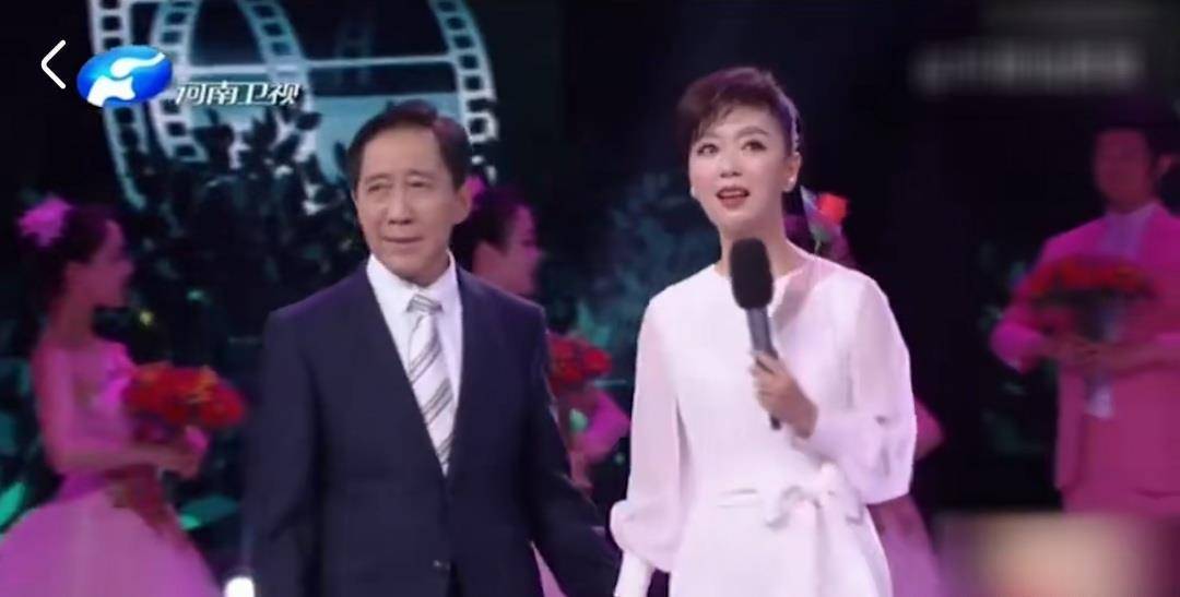 《梨园春》举办一千期活动上,主持人庞晓戈深情呼唤老搭档倪宝铎