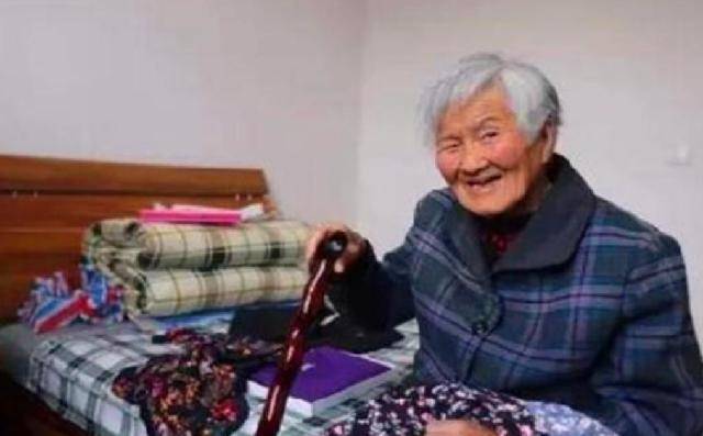 只可惜王玉兰老人在中国生活了一辈子,她早已不会说日语,也习惯不了