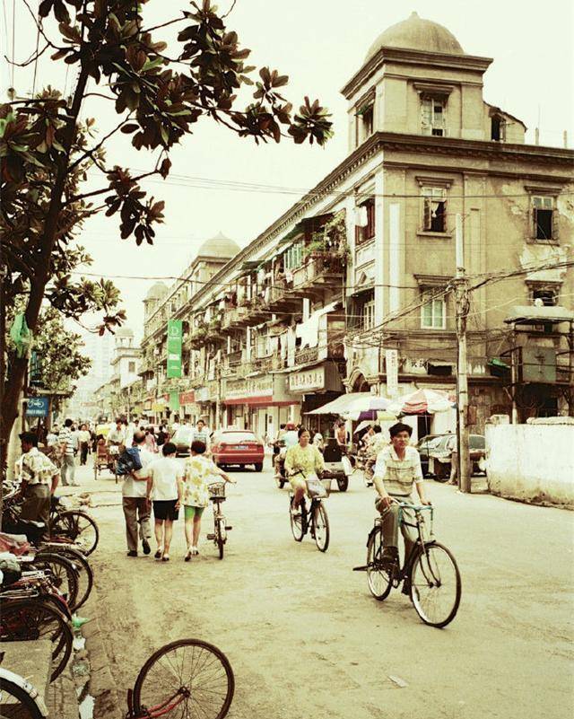 原创90年代武汉内陆最大的水陆空交通枢纽钟南山评价是座英雄城市