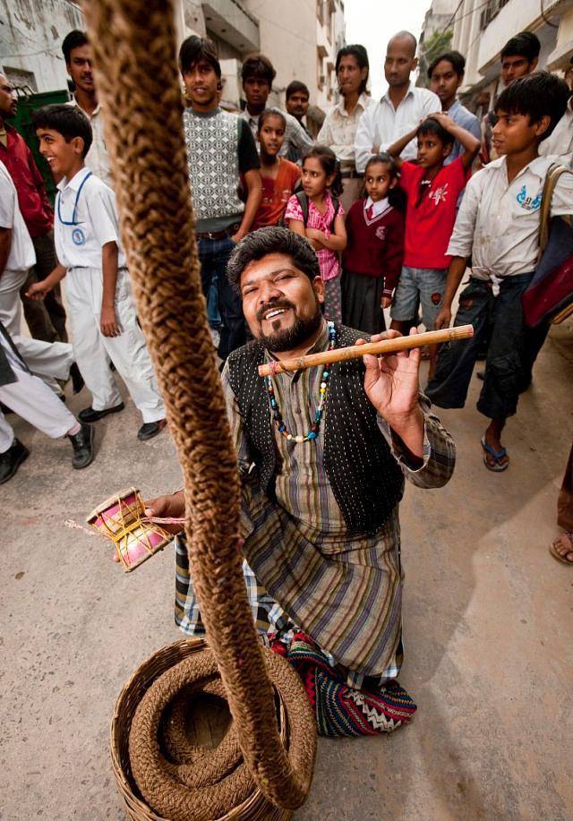 原创印度通天绳有多神秘爬上绳子的小孩去哪里了可能是障眼法吗
