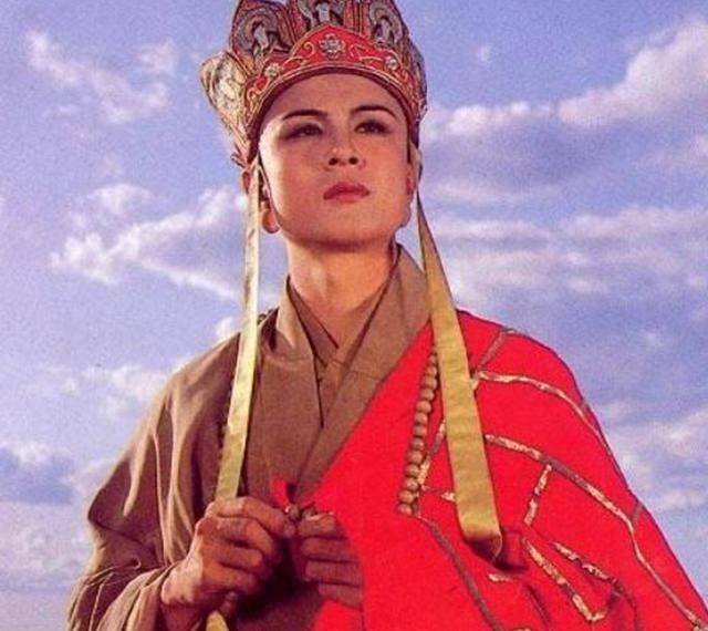 原创释永信的袈裟有多奢华翡翠装饰金线缝制敢问四大皆空哪去了