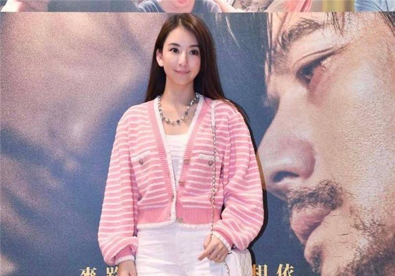 原创天王嫂方媛跳舞被调侃四肢僵硬太尴尬与郭富城相差甚远