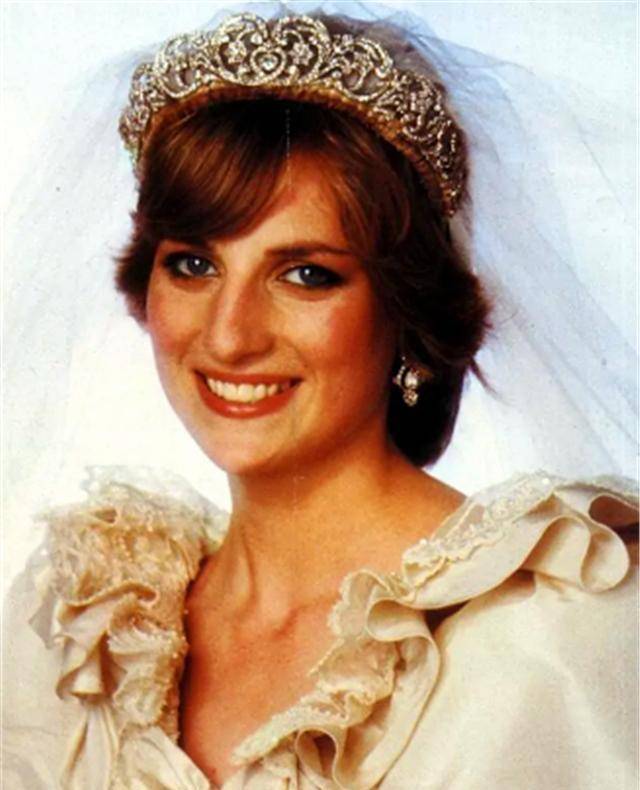 年轻时候的卡米拉到底有多美令查尔斯王子神魂颠倒冷漠戴安娜