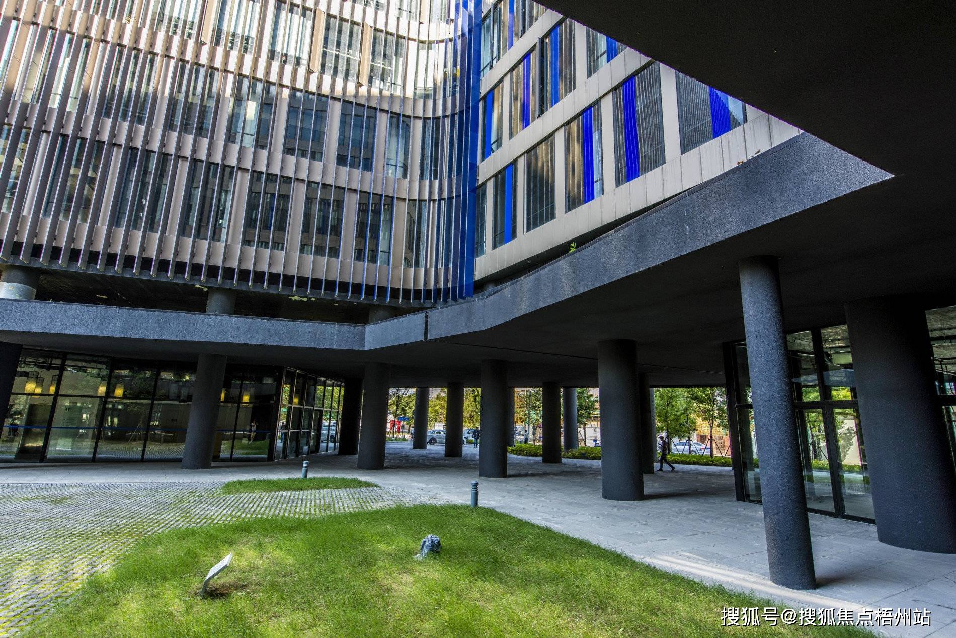 上海华鑫天地租120人独立办公室精装修交通便利可注册