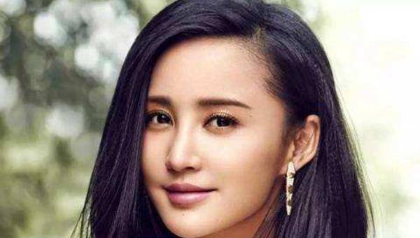 不过同样难过的张歆艺遇上了另一个苦苦追求她的男人——导演杨树鹏