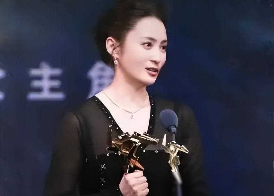 偶遇陈建斌蒋勤勤带小儿子看展5岁儿子露正脸模样跟爸爸很像