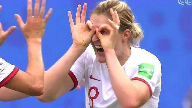 凭借斯科特和怀特的两个进球,英格兰暂时2-0领先挪威女足!