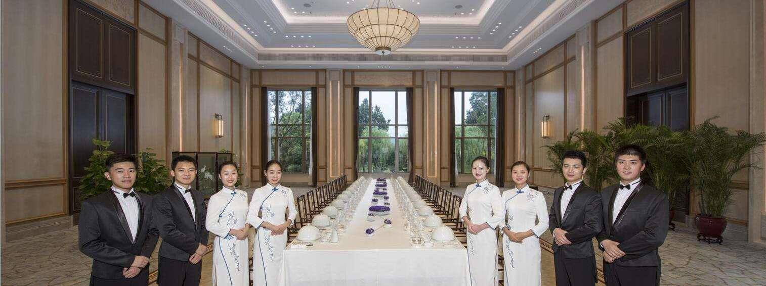 原创3次担任国宴级服务员为各国宴会服务寻常酒店请不动她