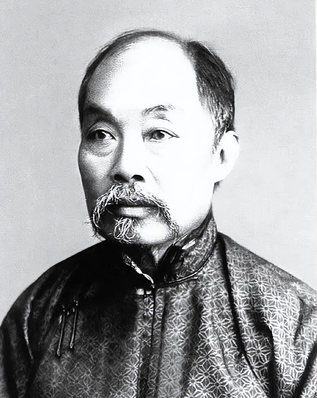袁项城想立明朝后人做皇帝张謇嘲讽你看唱戏的朱素云行不行