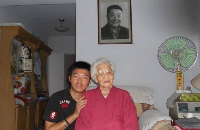 原创原创22大电影明星张平小兵张嘎老钟叔于蓝评价永生的艺术形象