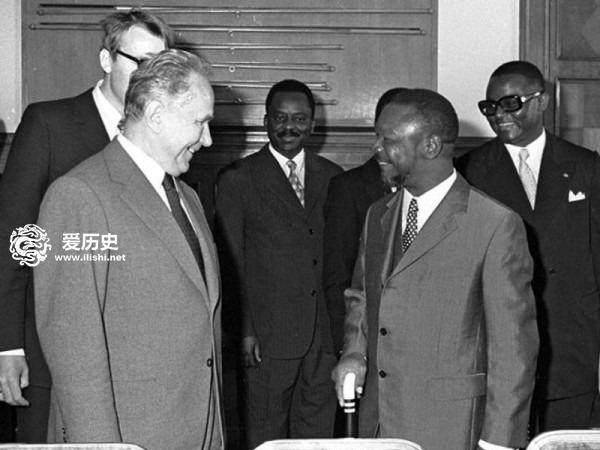 觉得自己可比拿破仑的吃人暴君奢华称帝花光国库_博卡_中非_法国