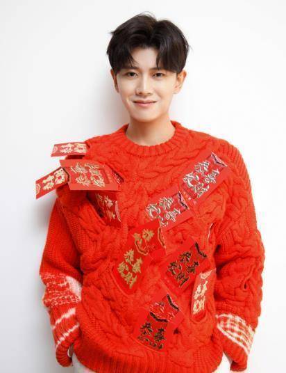 原创任嘉伦老婆上热搜男方凡尔赛言论被扒小两口昔日合影配一脸