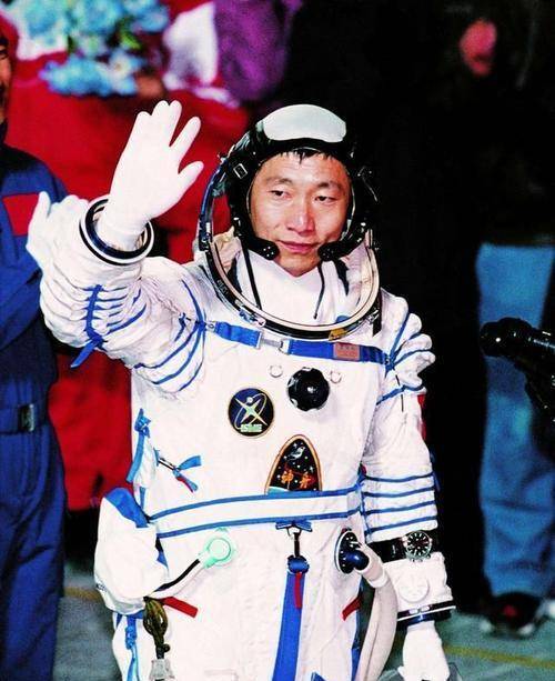 原创杨利伟在太空听到神秘敲门声13年谜底揭晓多亏他当时冷静
