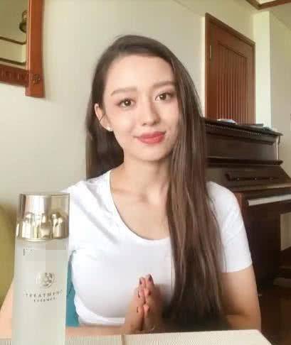 原创有种纯天然叫吉娜拍广告全程无美颜脸上一颗毛孔也没有