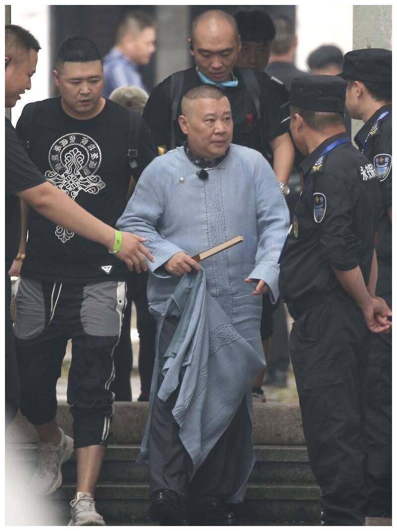 郭德纲与曹云金和好了网友发现多处疑点郭麒麟或是关键所在