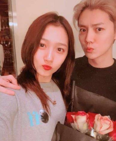 原创原创29岁鹿晗被摄影师抓拍没了十级滤镜粉丝严重怀疑关晓彤的审美