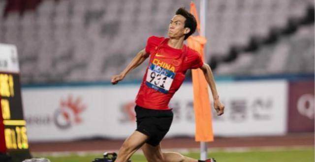 今天,田径赛场再次传来捷报:我们的中国跳高选手王宇以2米30的成绩