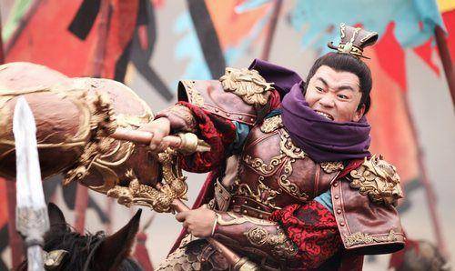 历史上的李元霸,名字叫"李玄霸",因为清朝康熙皇帝名字叫玄烨,清朝人