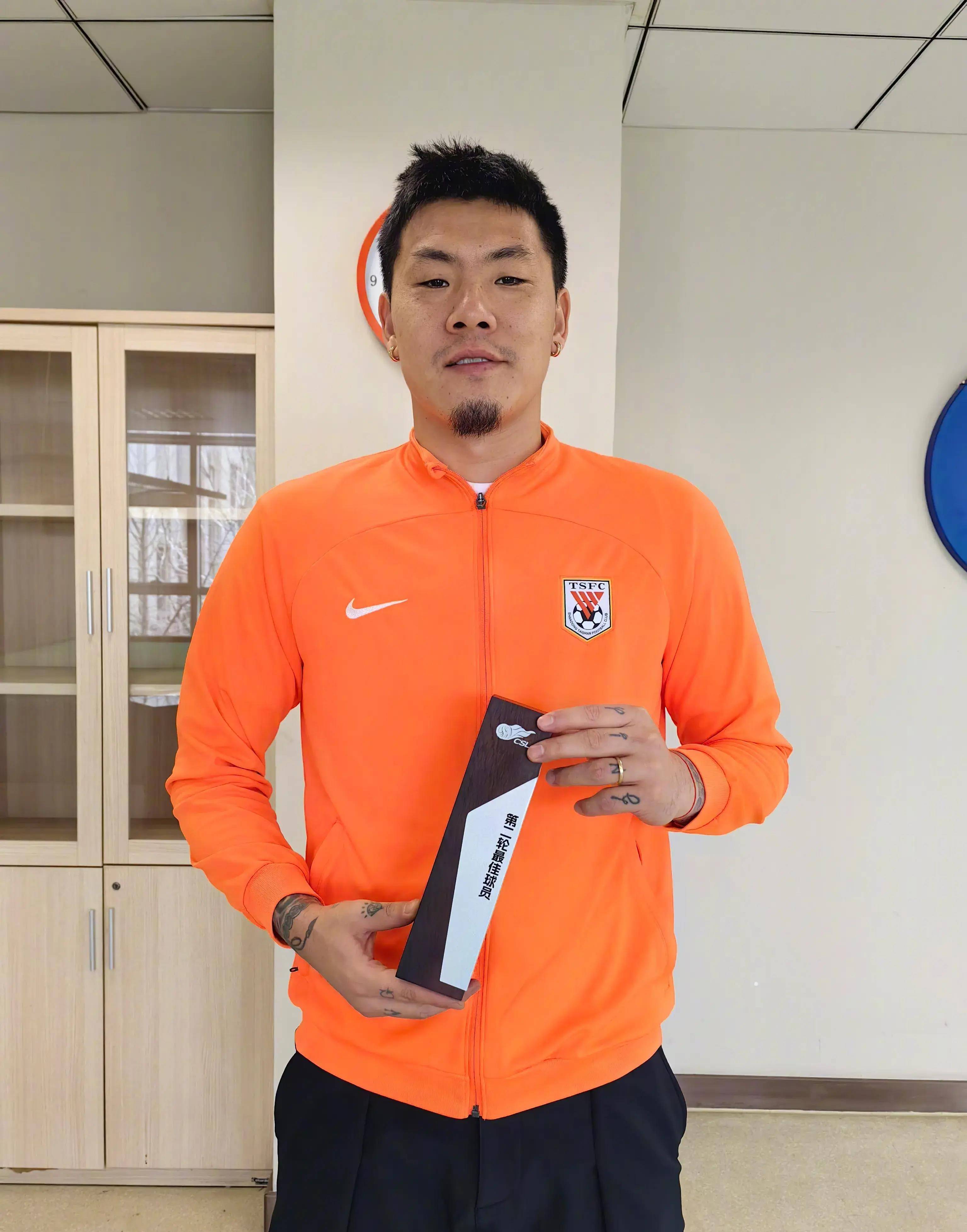 中超官方今天公布第3轮转播计划,王大雷当选第二轮最佳 中超英雄