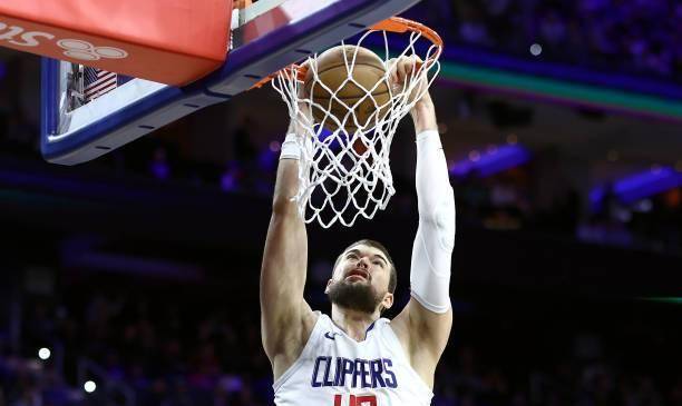 快船首发中锋祖巴茨的篮板保护能力备受质疑