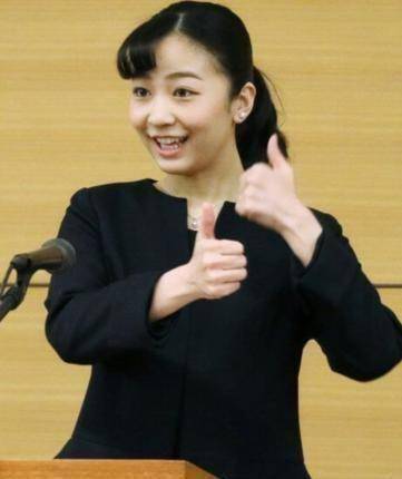 原创25岁佳子公主难得小香风亮相出席花展的她却艳过这万紫千红