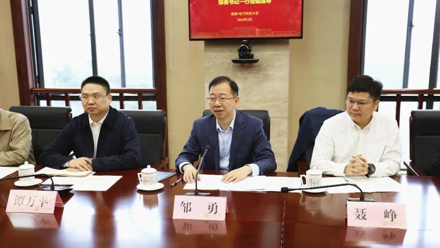 胡俊对邹勇一行的到访表示欢迎,他首先回顾了十一五以来校所双方在