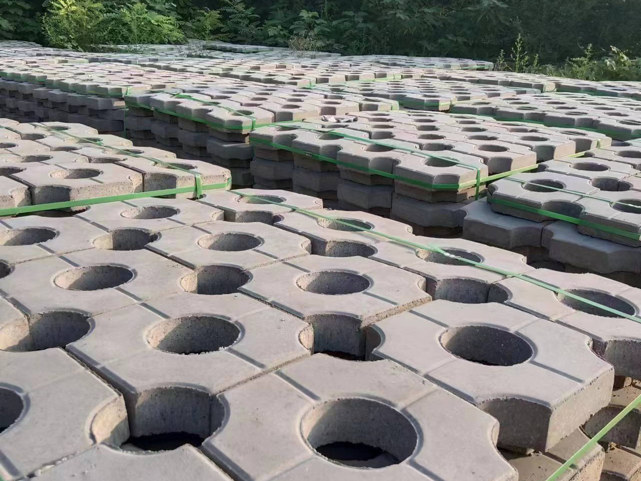 环保建材之星:深入了解植草砖的特点与优势