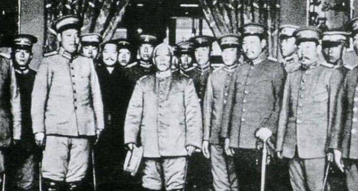 鲁迅与袁世凯只见了一面,向来嘴上不饶人的他,却用30字高度评价