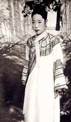 晚年郁郁而终的隆裕太后,死后为何赢得国人的同情与尊重?