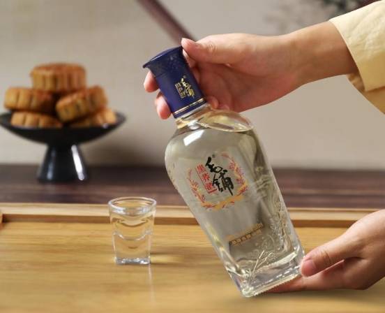 春日小酌男士新宠毛铺黑荞酒共赴雅致时光